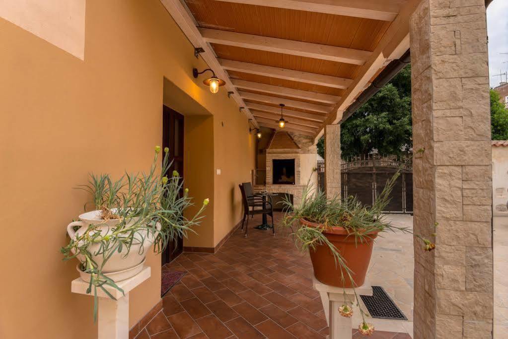Mimoza Old Town Pula Apartments Exterior foto